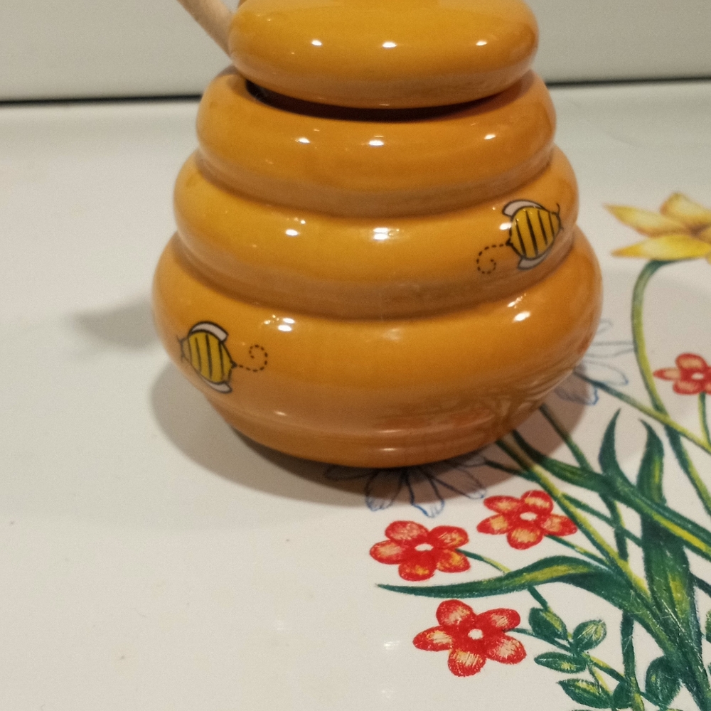 Little bumble bee honey pot๐๐๐ - Picture 2 of 8